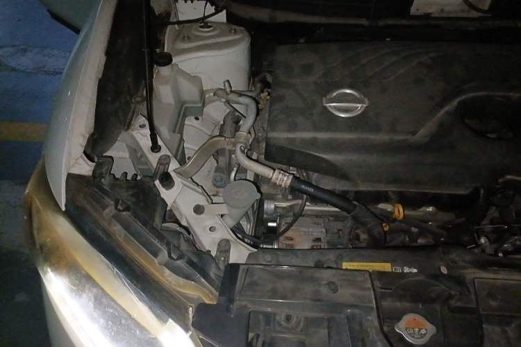 Used Nissan X-Trail 2014 2.0L CVT Comfort Edition 2WD Engine Bay Right