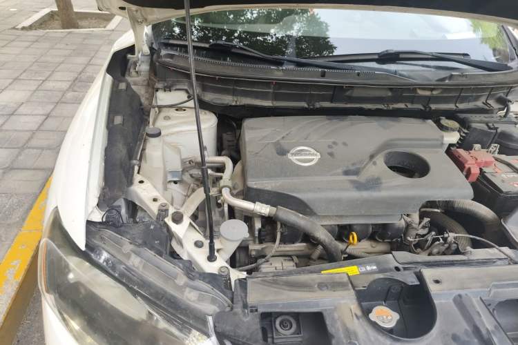 Used Nissan X-Trail 2014 2.0L CVT Comfort Edition 2WD Engine Bay Right