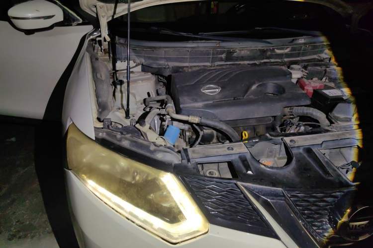 Used Nissan X-Trail 2014 2.0L CVT Comfort Edition 2WD Engine Bay Right