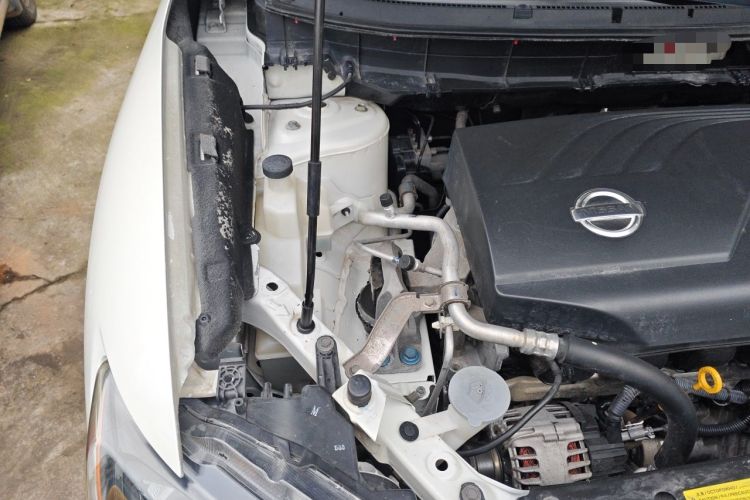 Used Nissan X-Trail 2014 2.0L CVT Comfort Edition 2WD Engine Bay Right