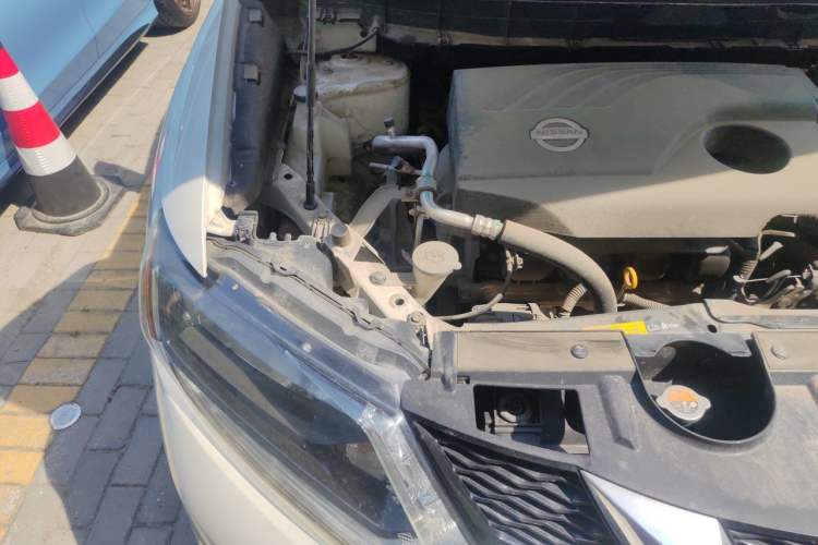 Used Nissan X-Trail 2014 2.0L CVT Comfort Edition 2WD Engine Bay Right