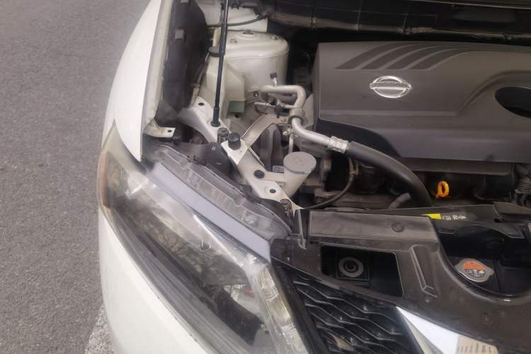 Used Nissan X-Trail 2014 2.0L CVT Comfort Edition 2WD Engine Bay Right