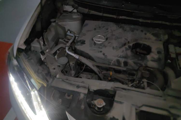 Used Nissan X-Trail 2014 2.0L CVT Comfort Edition 2WD Engine Bay Right