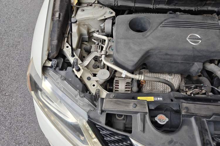 Used Nissan X-Trail 2014 2.5L CVT Ultimate Edition 4WD Engine Bay Right