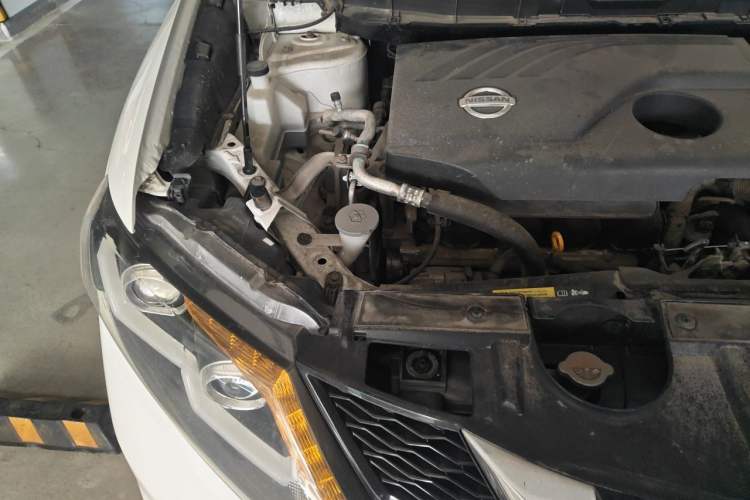 Used Nissan X-Trail 2014 2.0L CVT Comfort Edition 2WD Engine Bay Right
