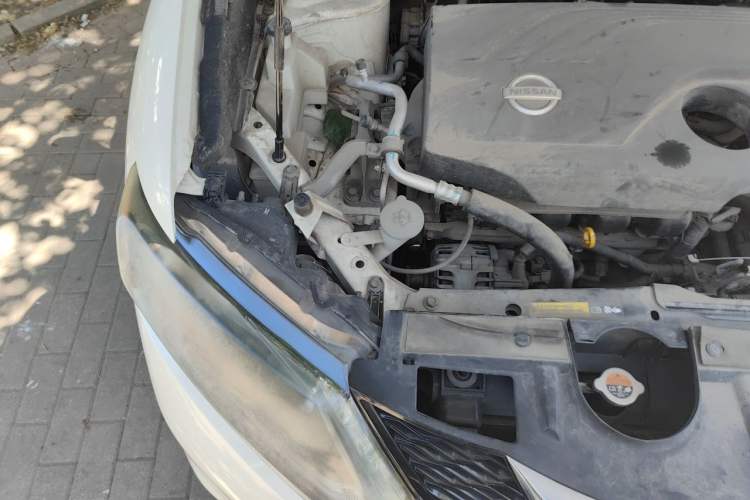 Used Nissan X-Trail 2014 2.0L CVT Comfort Edition 2WD Engine Bay Right