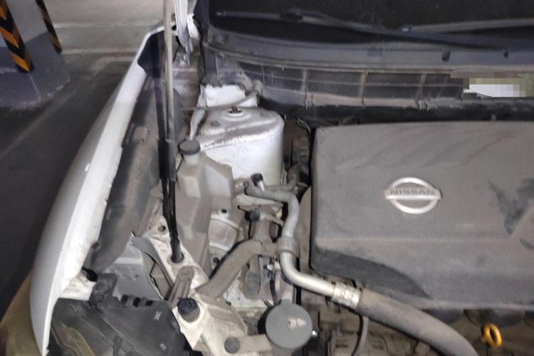 Used Nissan X-Trail 2014 2.0L CVT Comfort Edition 2WD Engine Bay Right