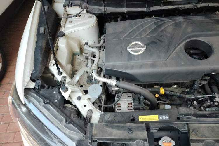 Used Nissan X-Trail 2014 2.0L CVT Comfort Edition 2WD Engine Bay Right