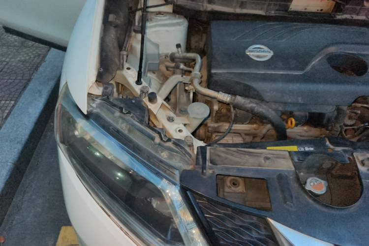 Used Nissan X-Trail 2014 2.0L CVT Comfort Edition 2WD Engine Bay Right