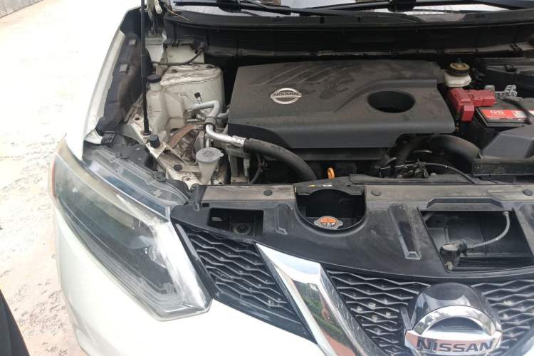 Used Nissan X-Trail 2014 2.0L CVT Comfort Edition 2WD Engine Bay Right
