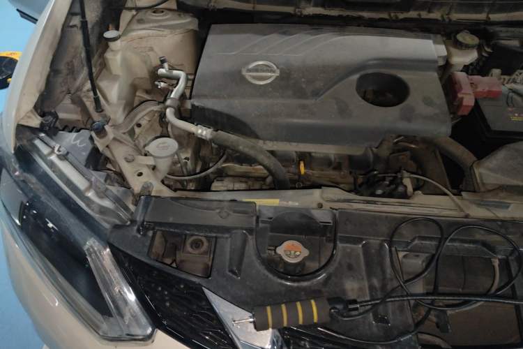 Used Nissan X-Trail 2014 2.0L CVT Comfort Edition 2WD Engine Bay Right