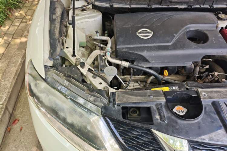 Used Nissan X-Trail 2014 2.0L CVT Comfort Edition 2WD Engine Bay Right