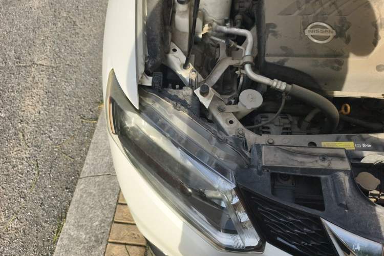 Used Nissan X-Trail 2014 2.0L CVT Comfort Edition 2WD Engine Bay Right