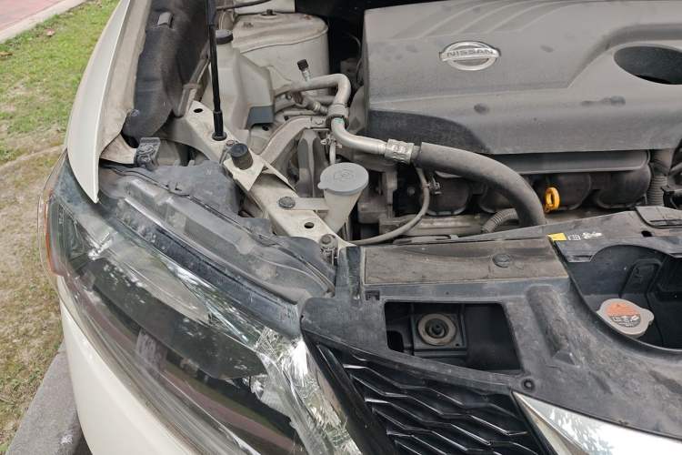 Used Nissan X-Trail 2014 2.0L CVT Comfort Edition 2WD Engine Bay Right