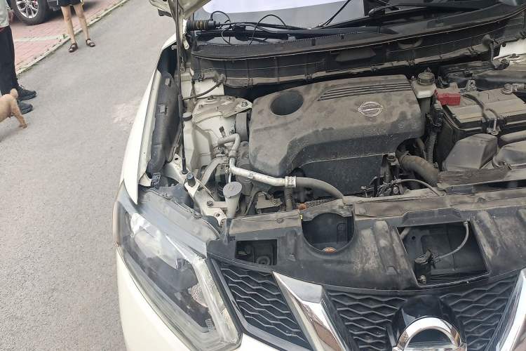 Used Nissan X-Trail 2014 2.5L CVT Luxury Edition 4WD Engine Bay Right