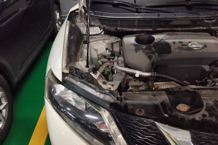 Used Nissan X-Trail 2014 2.5L CVT Luxury Edition 4WD Engine Bay Right