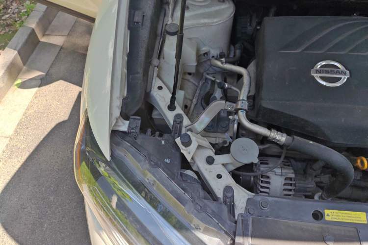 Used Nissan X-Trail 2014 2.0L CVT Comfort Edition 2WD Engine Bay Right