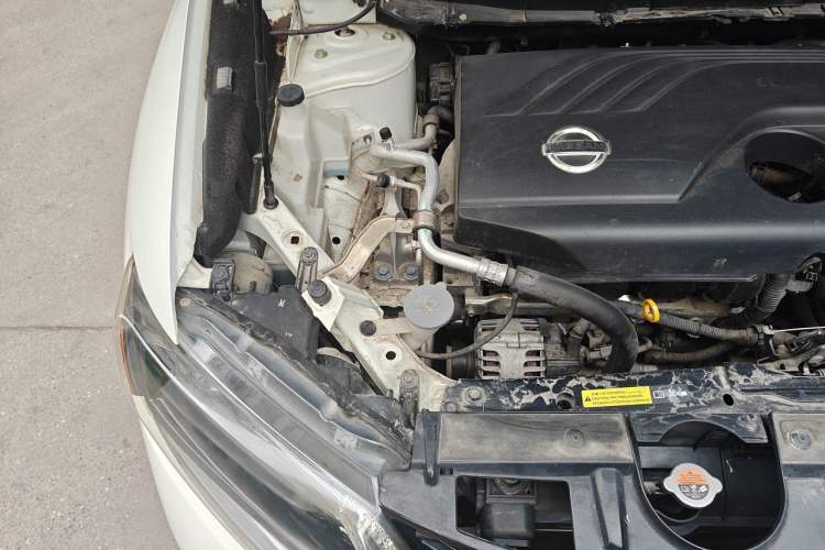 Used Nissan X-Trail 2014 2.0L CVT Comfort Edition 2WD Engine Bay Right