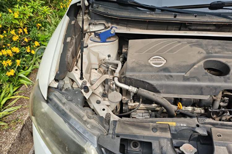 Used Nissan X-Trail 2014 2.0L CVT Comfort Edition 2WD Engine Bay Right