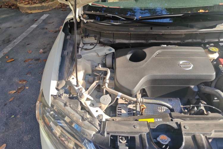 Used Nissan X-Trail 2014 2.5L CVT Leading Edition 4WD Engine Bay Right