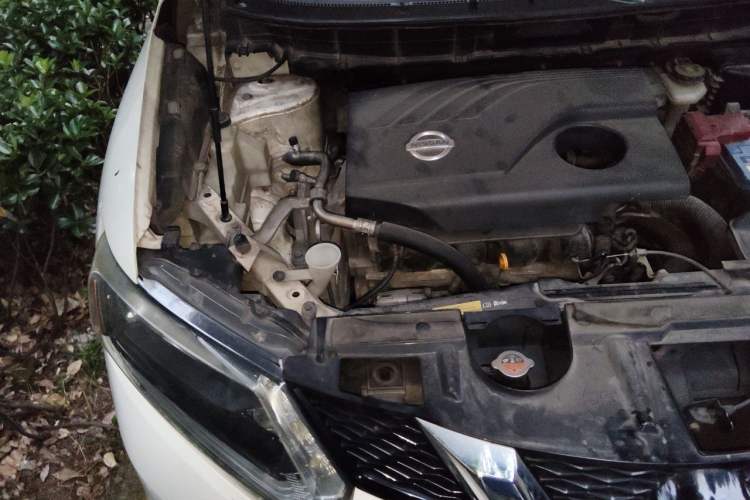 Used Nissan X-Trail 2014 2.0L CVT Comfort Edition 2WD Engine Bay Right
