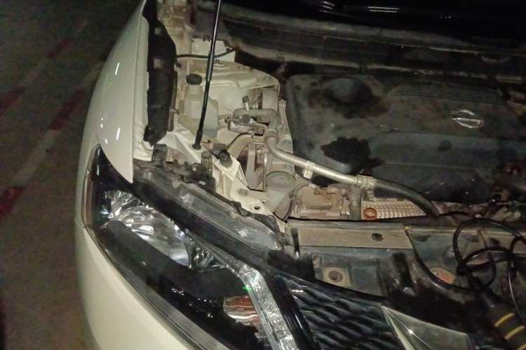 Used Nissan X-Trail 2014 2.5L CVT Luxury Edition 4WD Engine Bay Right