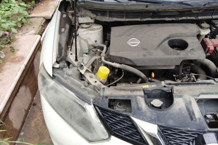 Used Nissan X-Trail 2014 2.0L CVT Comfort Edition 2WD Engine Bay Right