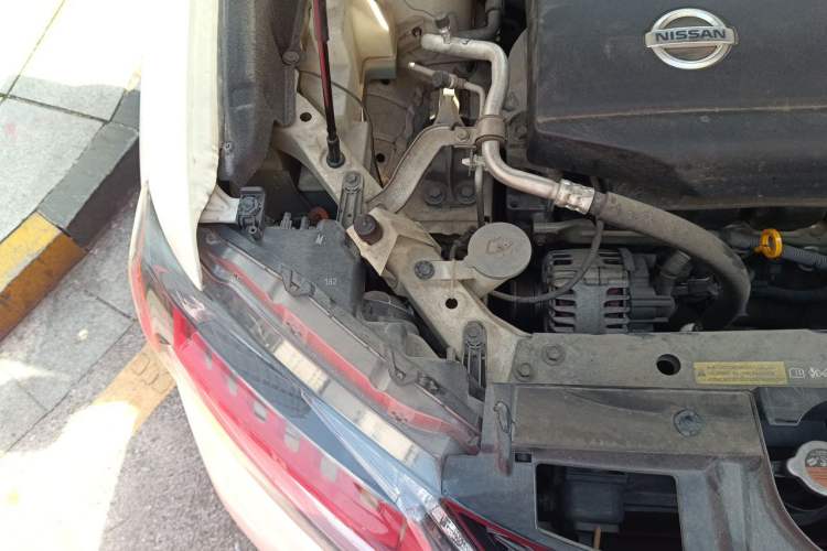 Used Nissan X-Trail 2014 2.0L CVT Comfort Edition 2WD Engine Bay Right