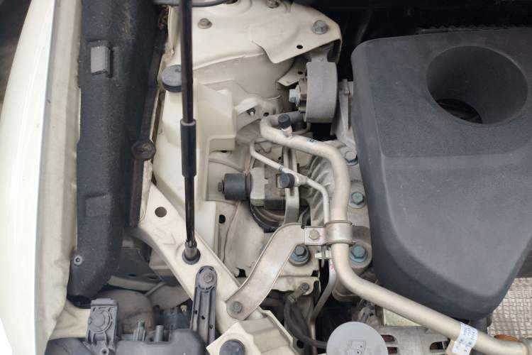 Used Nissan X-Trail 2014 2.5L CVT Luxury Edition 4WD Engine Bay Right