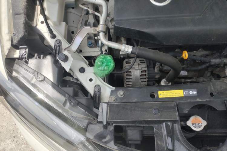 Used Nissan X-Trail 2014 2.0L CVT Comfort Edition 2WD Engine Bay Right