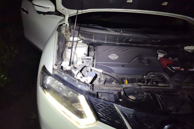 Used Nissan X-Trail 2014 2.0L CVT Comfort Edition 2WD Engine Bay Right