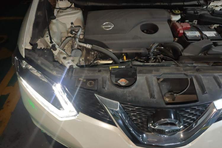 Used Nissan X-Trail 2014 2.0L CVT Comfort Edition 2WD Engine Bay Right