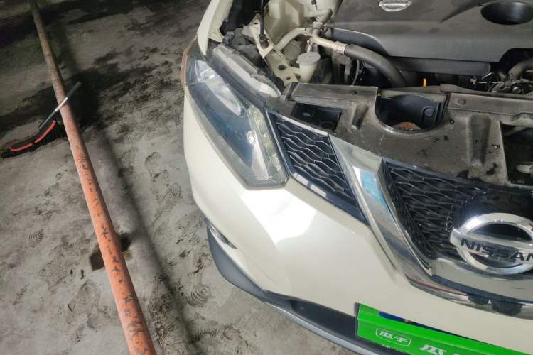 Used Nissan X-Trail 2014 2.0L CVT Comfort Edition 2WD Engine Bay Right