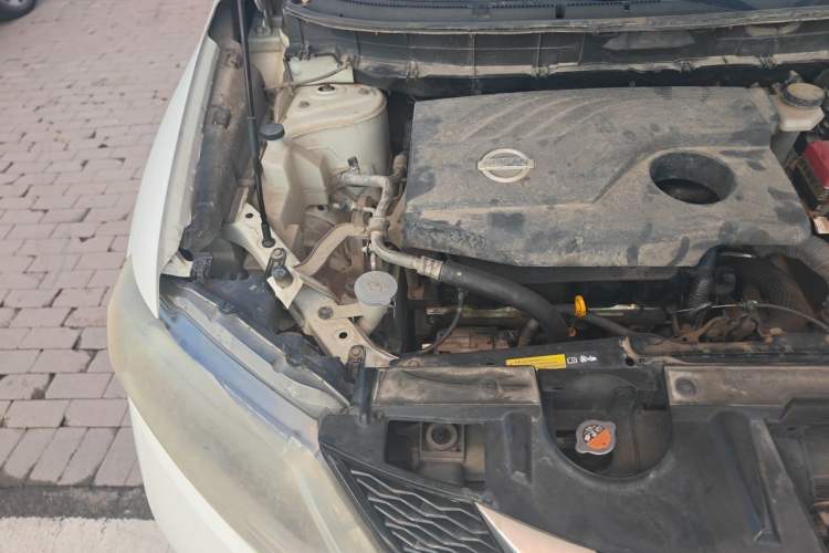 Used Nissan X-Trail 2014 2.0L CVT Comfort Edition 2WD Engine Bay Right