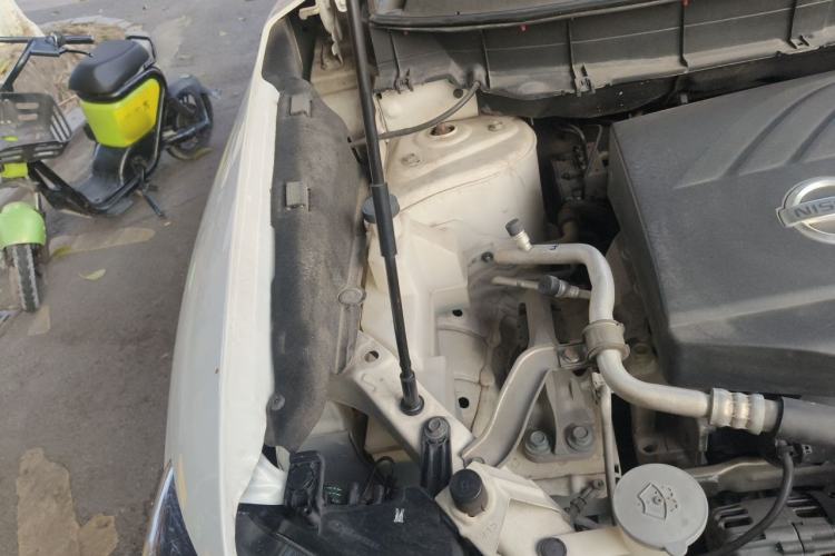 Used Nissan X-Trail 2014 2.0L Manual Fashion Edition 2WD Engine Bay Right