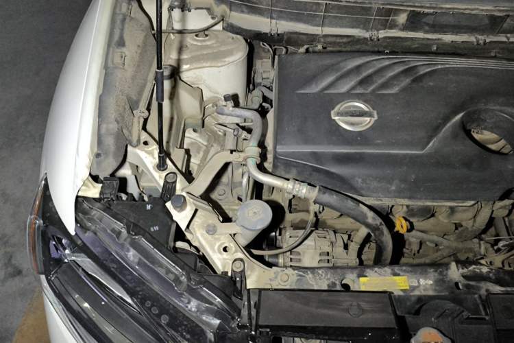 Used Nissan X-Trail 2014 2.0L CVT Comfort Edition 2WD Engine Bay Right