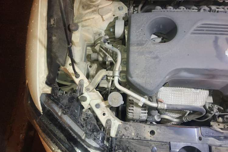 Used Nissan X-Trail 2014 2.5L CVT Luxury Edition 4WD Engine Bay Right