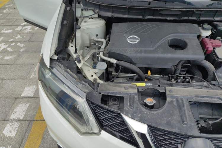 Used Nissan X-Trail 2014 2.0L CVT Comfort Edition 2WD Engine Bay Right