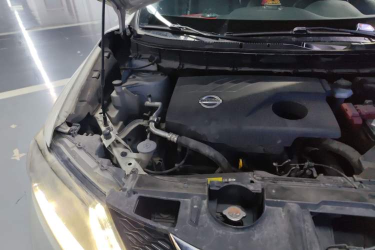Used Nissan X-Trail 2014 2.0L CVT Comfort Edition 2WD Engine Bay Right