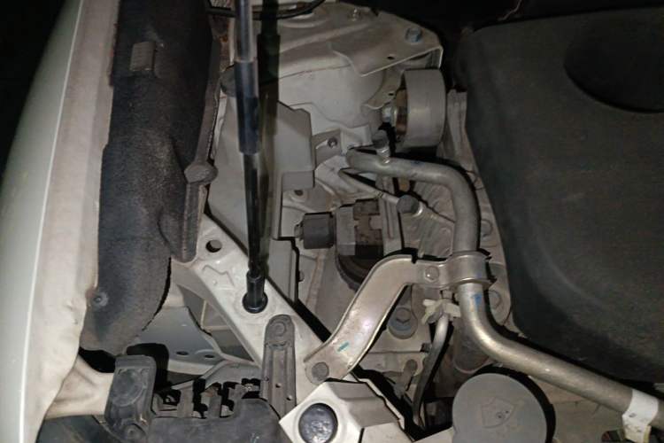 Used Nissan X-Trail 2014 2.5L CVT Luxury Edition 4WD Engine Bay Right