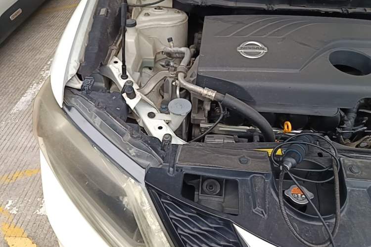 Used Nissan X-Trail 2014 2.0L CVT Comfort Edition 2WD Engine Bay Right