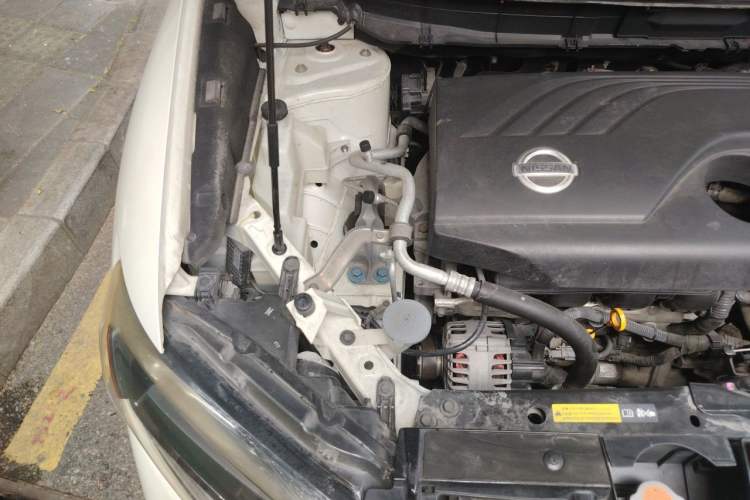 Used Nissan X-Trail 2014 2.0L CVT Comfort Edition 2WD Engine Bay Right