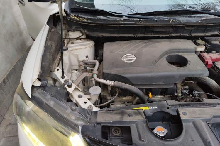 Used Nissan X-Trail 2014 2.0L CVT Comfort Edition 2WD Engine Bay Right
