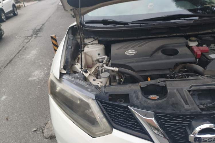 Used Nissan X-Trail 2014 2.0L CVT Comfort Edition 2WD Engine Bay Right