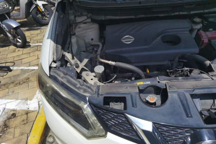 Used Nissan X-Trail 2014 2.0L CVT Comfort Edition 2WD Engine Bay Right