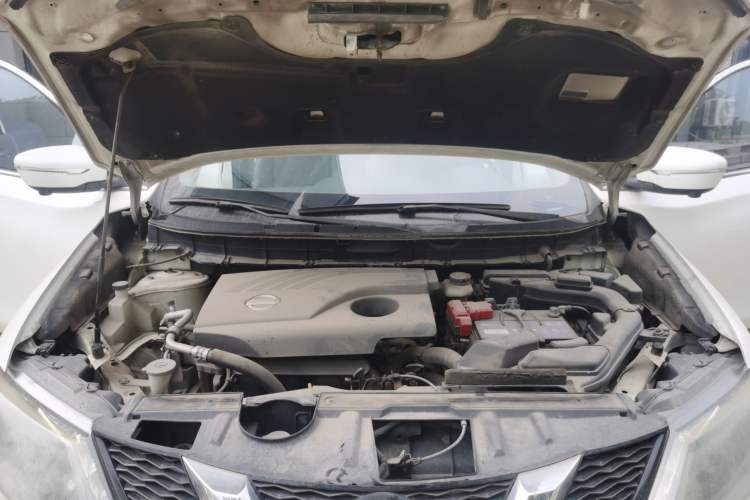 Used Nissan X-Trail 2014 2.0L CVT Comfort Edition 2WD Engine Bay