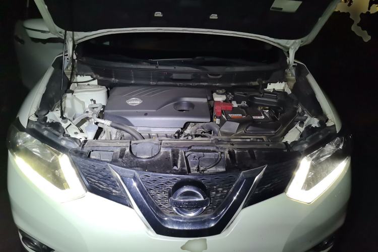 Used Nissan X-Trail 2014 2.0L CVT Comfort Edition 2WD Engine Bay