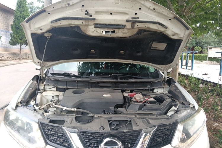Used Nissan X-Trail 2014 2.5L CVT Luxury Edition 4WD Engine Bay