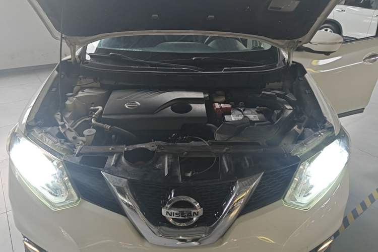 Used Nissan X-Trail 2014 2.0L CVT Comfort Edition 2WD Engine Bay