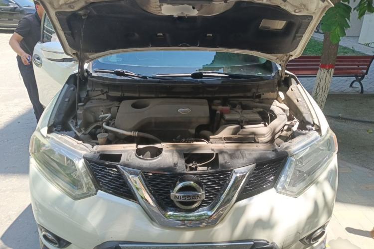 Used Nissan X-Trail 2014 2.5L CVT Luxury Edition 4WD Engine Bay